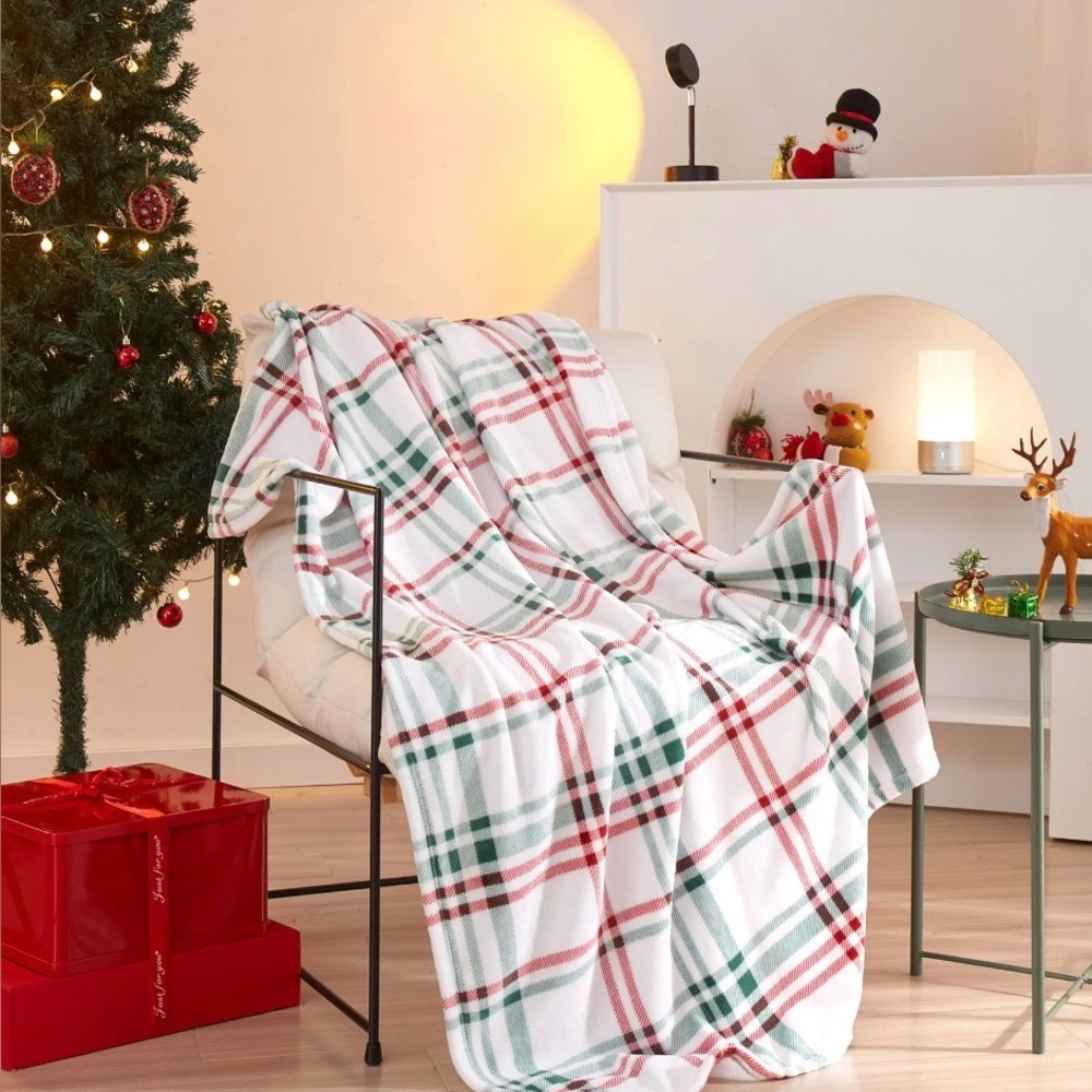 Holiday Time Christmas Plaid Plush Throw